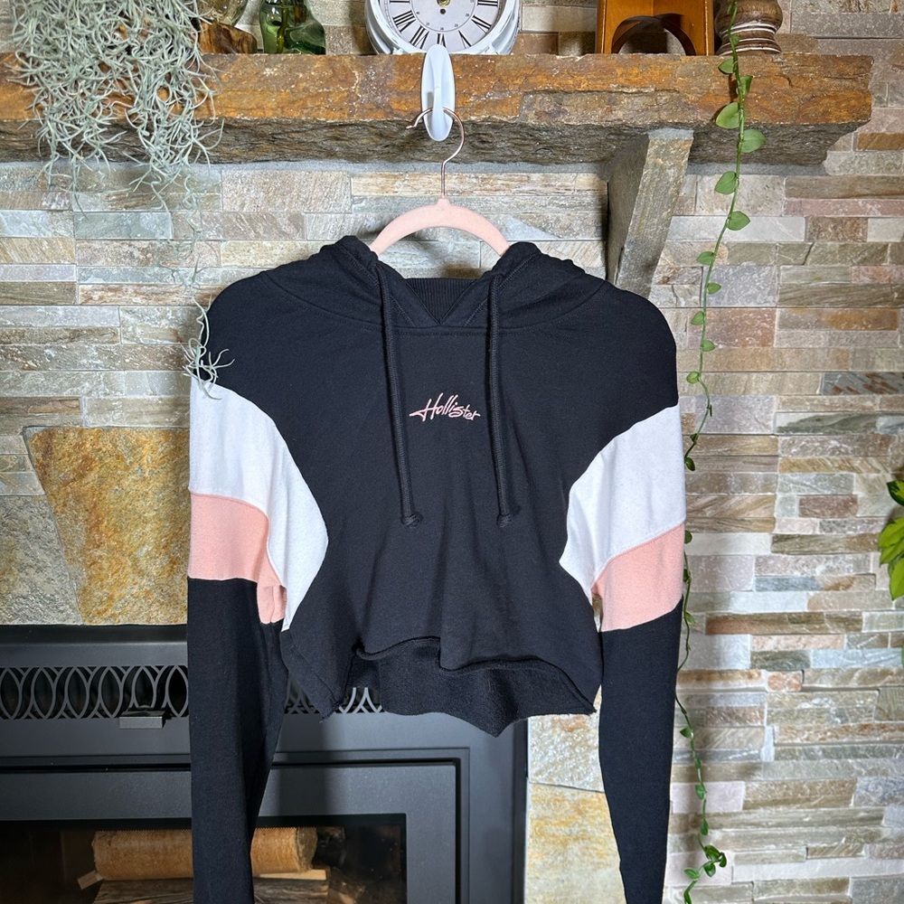 Hollister Lightweight Crop Sweatshirt Small - Casual & Cute